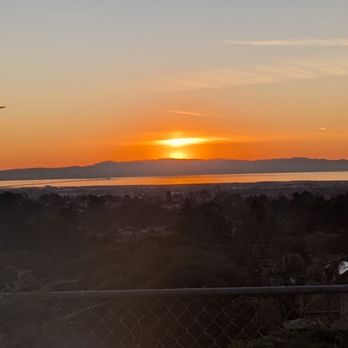 Vista Post Acute - Retirement Homes Near Me - Hayward, California