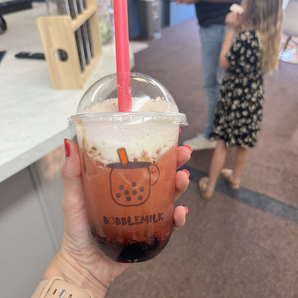 Strawberry bubble tea with boba