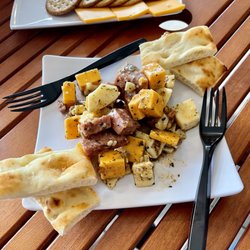 Pellicano Vineyard Hamburg Winery - Wine pairing antipasto and Roman plate