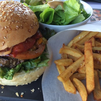 Cafe Leffe - Le Burger Original du Café Leffe servi avec ses frites fraîches ! - Cafes Near Me - Grenoble, 38