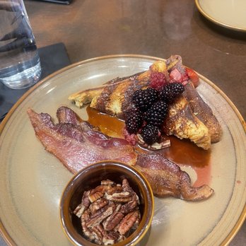 Proximo - Dolce de lèche French toast topped with berries and a side of bacon. Pecans usually come on top I requested mine for the side. - Spanish Near Me - Fort Wayne, Indiana