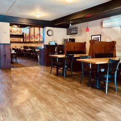 The Tomato Cafe - Looking into the main dining room