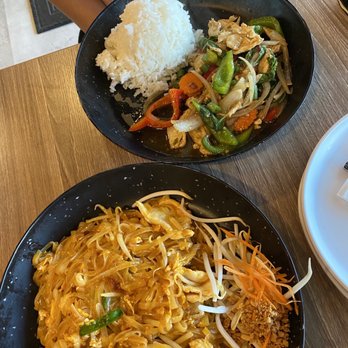 Siam Station - Pad Thai and Pad Kapow Rice - Thai Near Me - Irvine, California Siam Station - Pad Thai and Pad Kapow Rice - Thai Near Me - Irvine, California