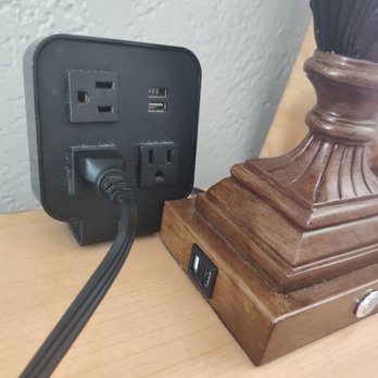 Seaway Inn - 4 usb outlets at one table - Hotels Near Me - Santa Cruz, California