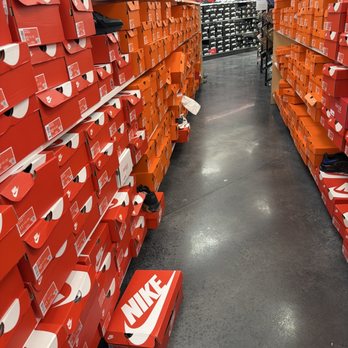 Famous Footwear - Shoe Stores Near Me - Carrollton, Georgia Famous Footwear - Shoe Stores Near Me - Carrollton, Georgia