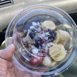 Bowl toppings not hitting the rim at all just the bottom of bowl. I bought 5 of these!! $50 worth! Bowl toppings not hitting the rim at all just the bottom of bowl. I bought 5 of these!! $50 worth!