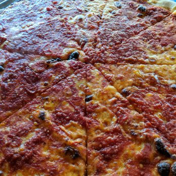 Vince's Pizzeria and Taproom - Vince's Classic Pie (excellent) - Pizza Near Me - Newtown, Pennsylvania