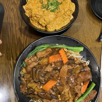 E Noodle - Curry tofu and Beef Chow Fun - Noodles Near Me - Brooklyn, New York