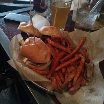 Bronx Alehouse - Bomber sliders - American Near Me - Bronx, New York