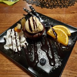 Watz - Bayrish Pub - Dessert Schokokuchen mit Vanilleeis