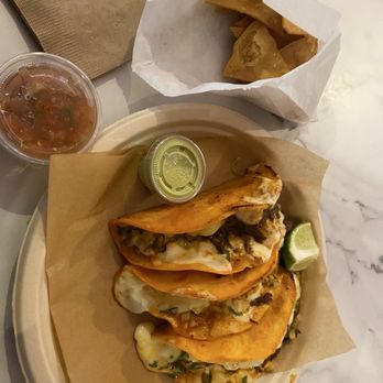La Vaca Birria - 3 birra tacos small chip 19$ - Mexican Near Me - San Francisco, California