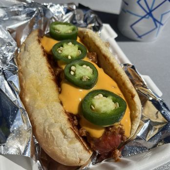 Beef N Buns N Paradise - Chili cheese dog - American Near Me - Frederick, Maryland