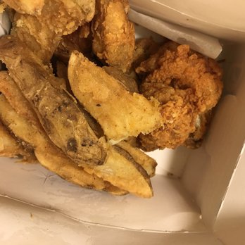 Royal Farms - 3 wing lunch - Chicken Shop Near Me - Virginia Beach, Virginia