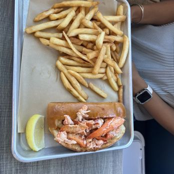 RipTide Restaurant & Bar - Lobster Roll - Seafood Near Me - West Haven, Connecticut
