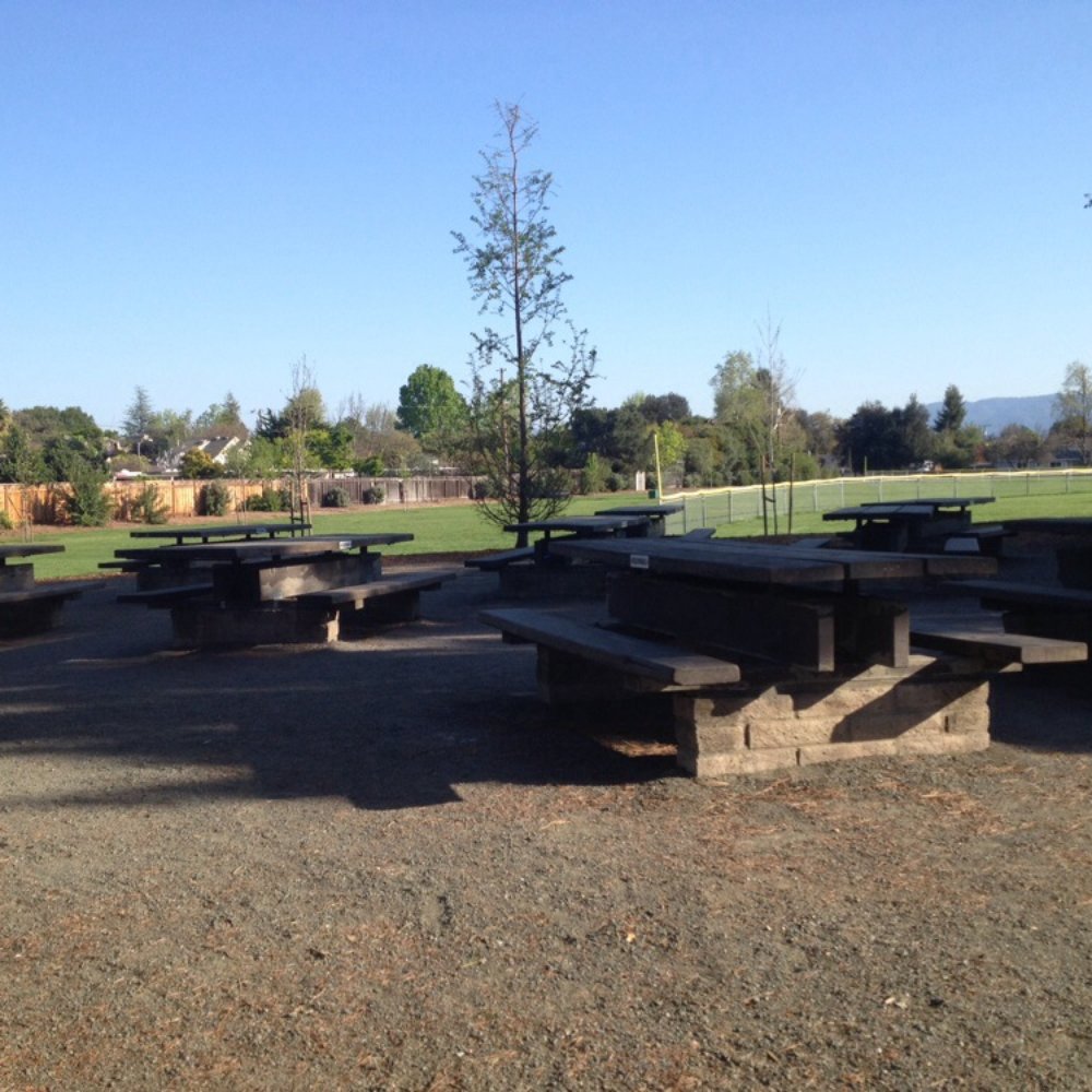 De Anza Park - Picnic tables and barbecue area can be reserved - Parks Near Me - Sunnyvale, California De Anza Park - Picnic tables and barbecue area can be reserved - Parks Near Me - Sunnyvale, California