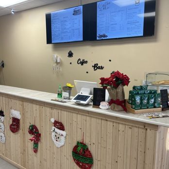 Cafe con Cultura - Interior, super clean and decorated for la Navidad - Coffee Roasteries Near Me - Jacksonville, Florida
