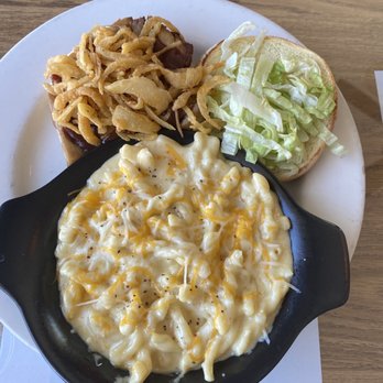 The Chelsea - Burger with Mac and cheese - New American Near Me - New Bern, North Carolina The Chelsea - Burger with Mac and cheese - New American Near Me - New Bern, North Carolina