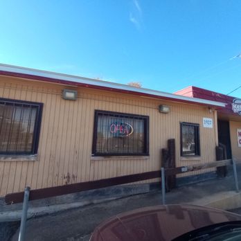 Kenny's Burgers - the outside of the restaurant - Burgers Near Me - San Antonio, Texas Kenny's Burgers - the outside of the restaurant - Burgers Near Me - San Antonio, Texas
