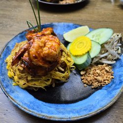 Galanga - Shrimp pad Thai wrapped in an egg net basket, perfect!