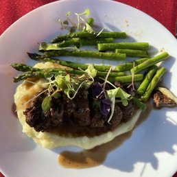 Filet Steak with Truffle mashed potatoes and asparagus Filet Steak with Truffle mashed potatoes and asparagus