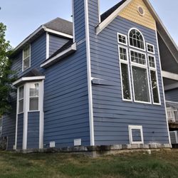 Stormy Point Village - Photo of other cottages during our walkabout on 8/23/25 - siding falling off