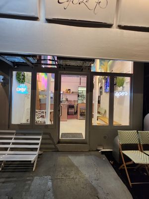Cafe La Fe, coffee shop and bubble tea. by null