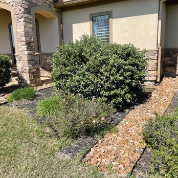 Rolen Management Services - Before - Front bed - Landscaping Near Me Rolen Management Services - Before - Front bed - Landscaping Near Me