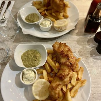 fish! - Pea side, tartar sauce, lemon, fish, and the fries! (Chips) - Fish & Chips Near Me - London, XGL