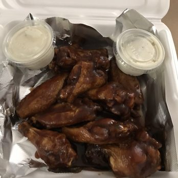 Izzy's NY Pizza - BBQ wings with ranch dipping sauce. - Pizza Near Me - Lilburn, Georgia Izzy's NY Pizza - BBQ wings with ranch dipping sauce. - Pizza Near Me - Lilburn, Georgia