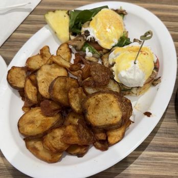 At The Diner - Benny club - Breakfast & Brunch Near Me - Orlando, Florida At The Diner - Benny club - Breakfast & Brunch Near Me - Orlando, Florida