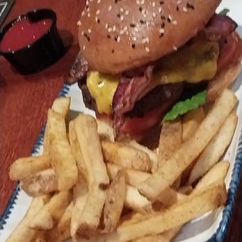 Red Lobster - Bacon Cheeseburger - Seafood Near Me - Maplewood, Minnesota