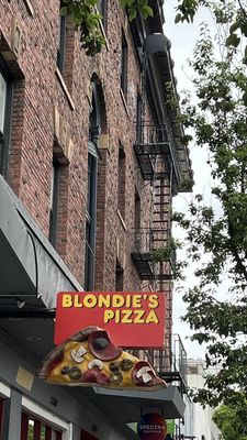 Blondie's Pizza by null