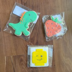 Happy Belly Baker - So cute dino, strawberry and Lego cookies!