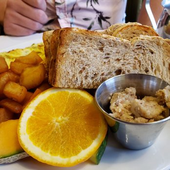 Café de Paris - Huge omelet breakfast - Italian Near Me - Quebec City, Quebec Café de Paris - Huge omelet breakfast - Italian Near Me - Quebec City, Quebec