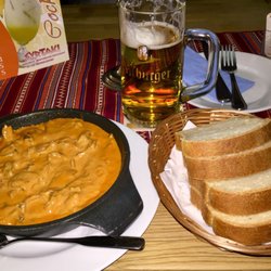 Syrtaki - Gyros in Metaxasoße