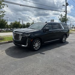 Celebrity Limos - Cadillac Escalade six passengers