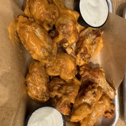 Buffalo Wild Wings - Spicy garlic mild