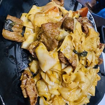 Lucky Kitchen - 33. Drunken Noodle with Beef no onions, and no bell peppers - Thai Near Me - Eastvale, California Lucky Kitchen - 33. Drunken Noodle with Beef no onions, and no bell peppers - Thai Near Me - Eastvale, California