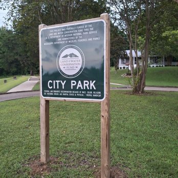 Brandon Park - Parks Near Me - Brandon, Mississippi