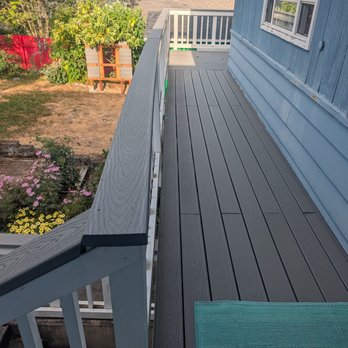 Sea Renovation - Old wobbly railing with the lean away from the house. - General Contractors Near Me - Seattle, Washington