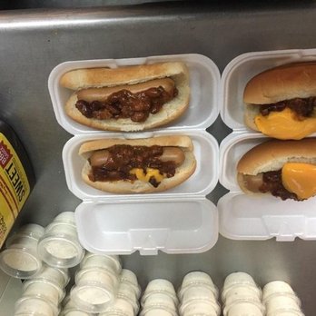 Savannah traditional wings - chili cheese hot dogs in plastic containers - Chicken Wings Near Me - Savannah, Georgia Savannah traditional wings - chili cheese hot dogs in plastic containers - Chicken Wings Near Me - Savannah, Georgia