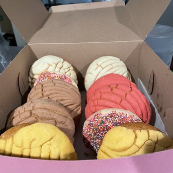 Toluca Bakery - Conchas and sugar cookies - Bakeries Near Me - Los Angeles, California Toluca Bakery - Conchas and sugar cookies - Bakeries Near Me - Los Angeles, California