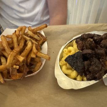 The Flying Cow - Brisket Mac N' Cheese with Fries - Burgers Near Me - Richmond, Texas The Flying Cow - Brisket Mac N' Cheese with Fries - Burgers Near Me - Richmond, Texas