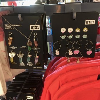 Hot Topic - Accessories Near Me - Brentwood, California
