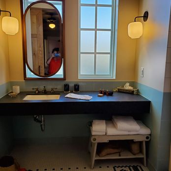 Texican Court - Bathroom - Hotels Near Me - Irving, Texas Texican Court - Bathroom - Hotels Near Me - Irving, Texas