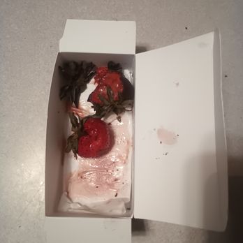 Gettysburg Chocolate Market - Rotten chocolate covered strawberries - Chocolatiers & Shops Near Me - Gettysburg, Pennsylvania