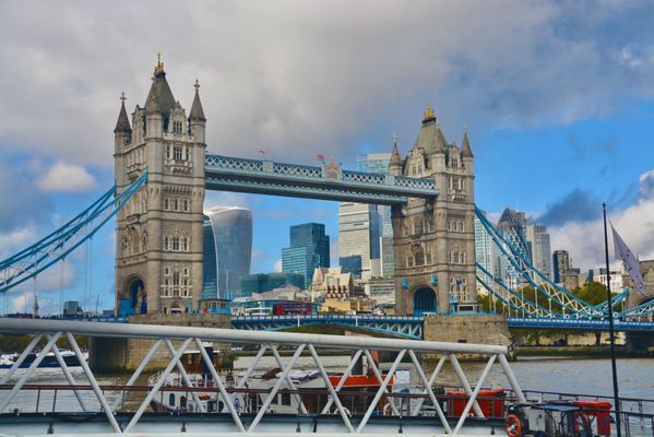 Tower Bridge by null