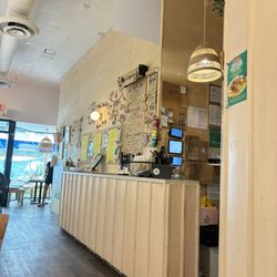 Le Petit Sao - Front desk