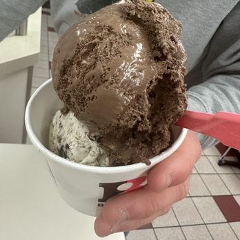 Baskin-Robbins - Oreo and rocky road is my sons go to ice cream combo! I love this ice cream. Great location and never busy - Ice Cream & Frozen Yogurt Near Me - Long Beach, California