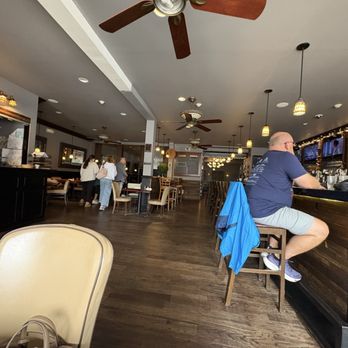 Maloney's Pub & Grill - Pubs Near Me - Matawan, New Jersey